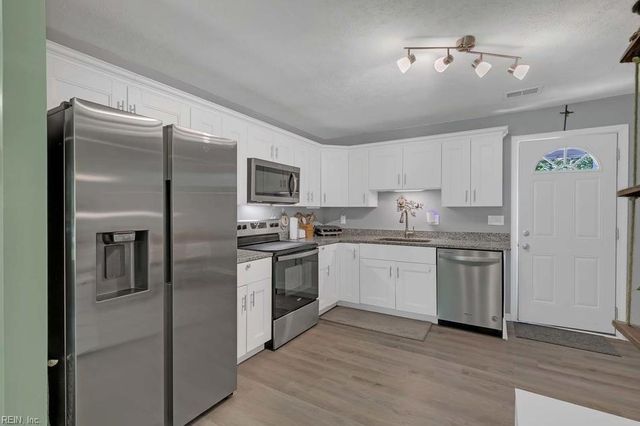 10424 Indian RD, Gloucester, VA 23061