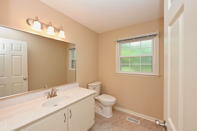 100 Applewood Ct, Hendersonville, TN 37075