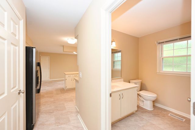 100 Applewood Ct, Hendersonville, TN 37075