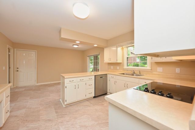 100 Applewood Ct, Hendersonville, TN 37075