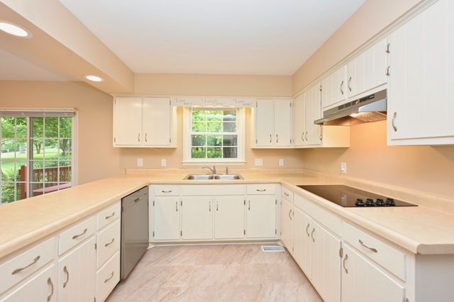 100 Applewood Ct, Hendersonville, TN 37075