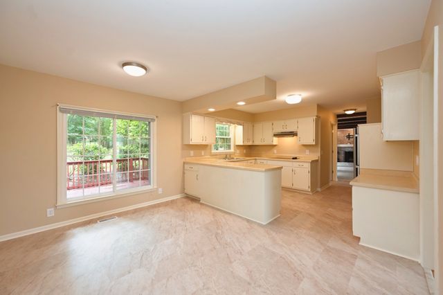 100 Applewood Ct, Hendersonville, TN 37075