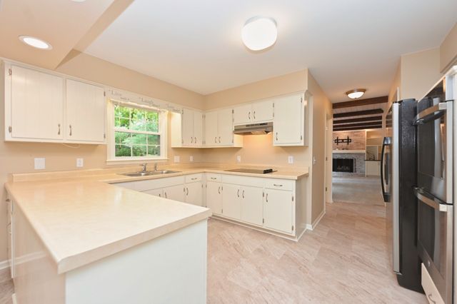 100 Applewood Ct, Hendersonville, TN 37075