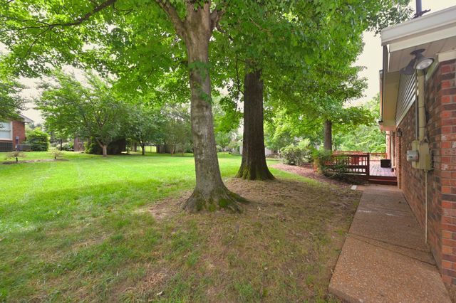 100 Applewood Ct, Hendersonville, TN 37075