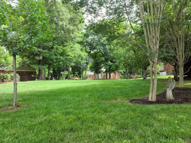 100 Applewood Ct, Hendersonville, TN 37075