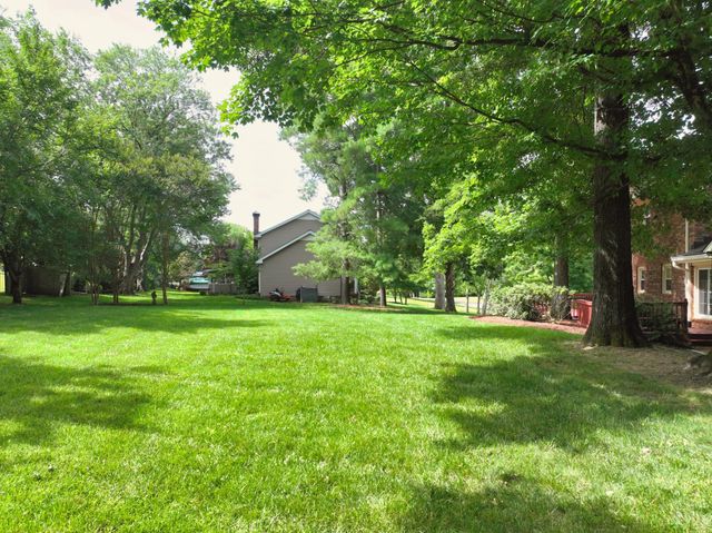 100 Applewood Ct, Hendersonville, TN 37075