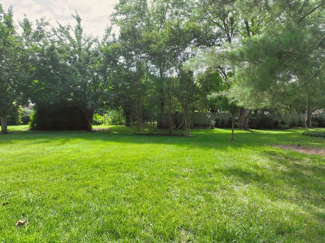 100 Applewood Ct, Hendersonville, TN 37075