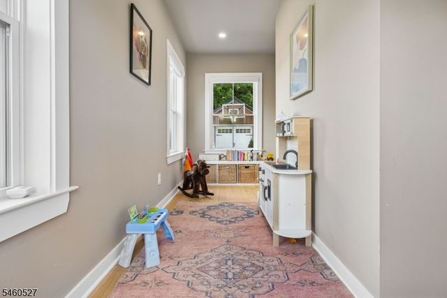 39 Walnut Cres, Montclair Twp., NJ 07042