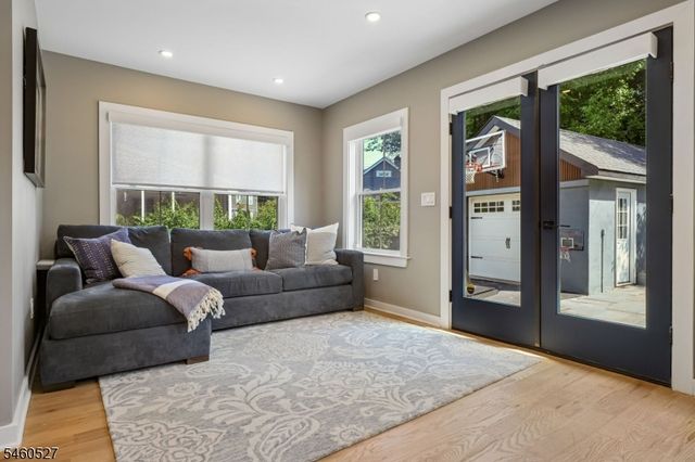 39 Walnut Cres, Montclair Twp., NJ 07042