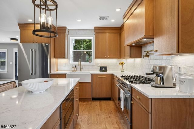 39 Walnut Cres, Montclair Twp., NJ 07042