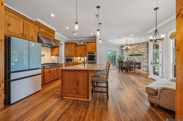 27605 Patterson Rd, Springfield, LA 70462