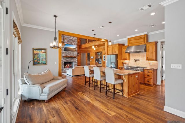 27605 Patterson Rd, Springfield, LA 70462