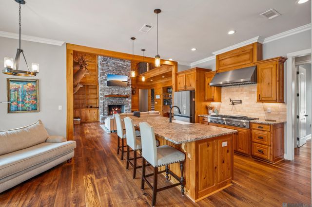 27605 Patterson Rd, Springfield, LA 70462