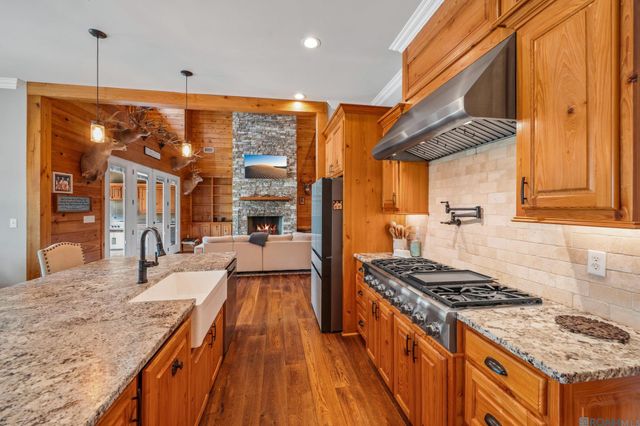 27605 Patterson Rd, Springfield, LA 70462