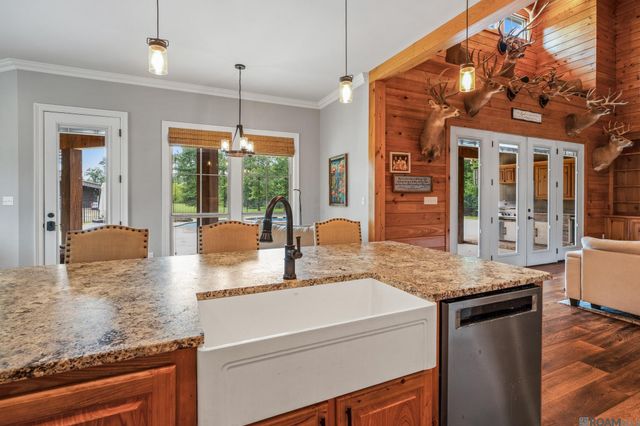 27605 Patterson Rd, Springfield, LA 70462