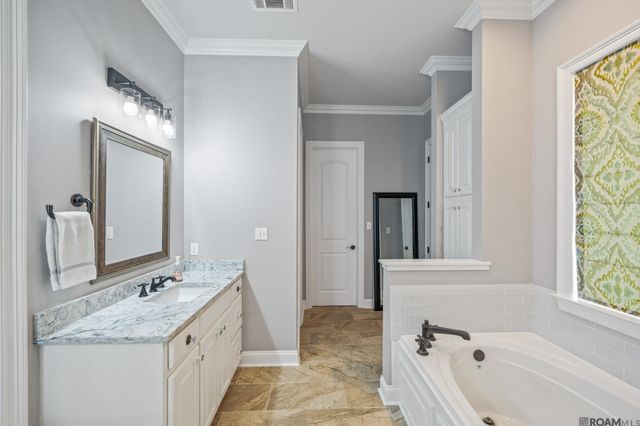 27605 Patterson Rd, Springfield, LA 70462
