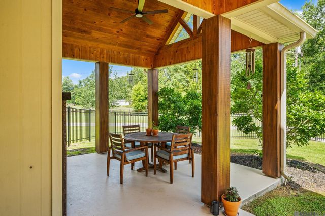 27605 Patterson Rd, Springfield, LA 70462