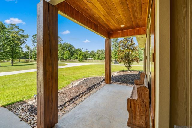 27605 Patterson Rd, Springfield, LA 70462
