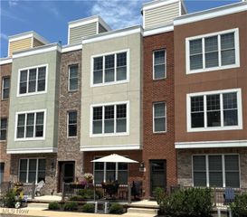 23 Mckinley Place, Lakewood, OH 44107