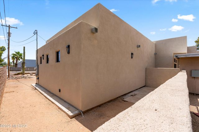 1915 E Lind Road, Tucson, AZ 85719