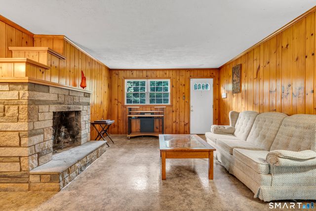 11 Autumn Lane, Clinton, CT 06413