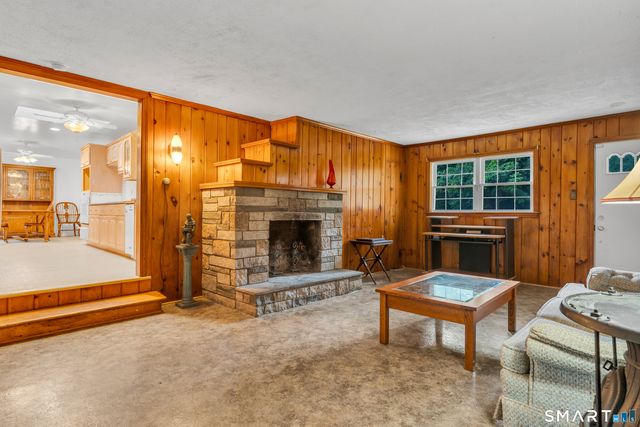 11 Autumn Lane, Clinton, CT 06413