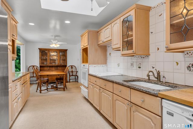 11 Autumn Lane, Clinton, CT 06413