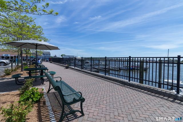 11 Autumn Lane, Clinton, CT 06413