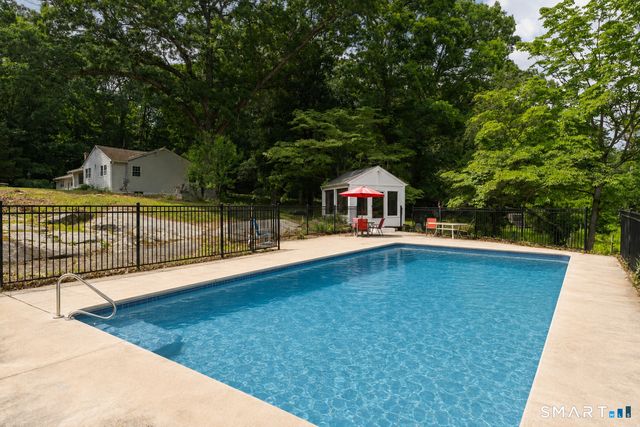 11 Autumn Lane, Clinton, CT 06413