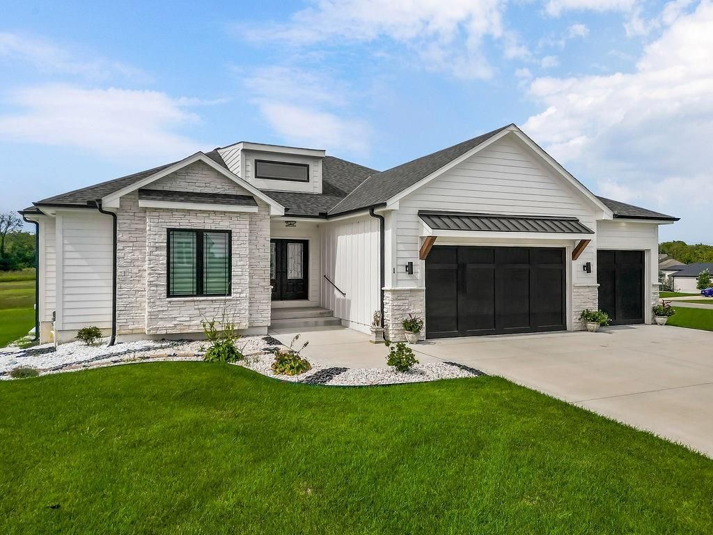 1 S Buffalo Ridge Court, Lake Winnebago, MO 64034