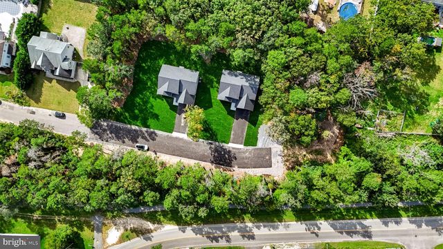 2 RAILROAD AVE, Bayville, NJ 08721