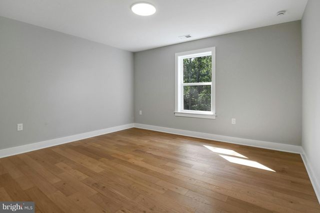 2 RAILROAD AVE, Bayville, NJ 08721
