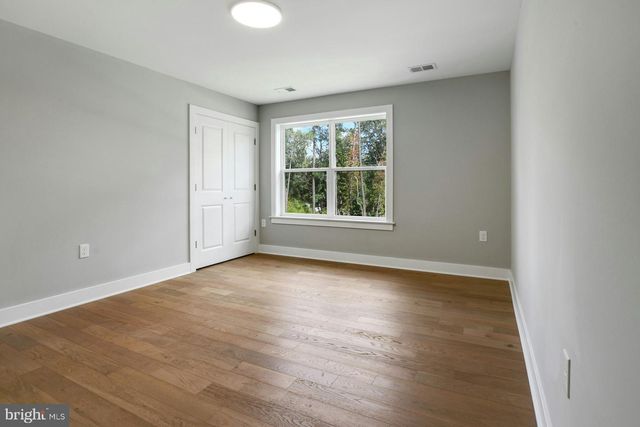 2 RAILROAD AVE, Bayville, NJ 08721