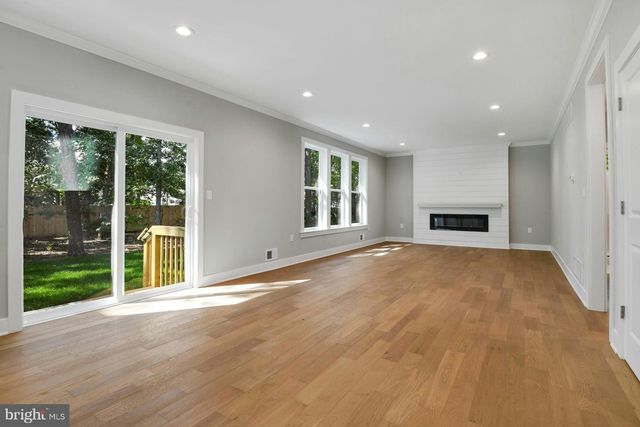 2 RAILROAD AVE, Bayville, NJ 08721