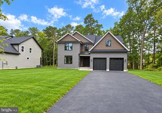 2 RAILROAD AVE, Bayville, NJ 08721