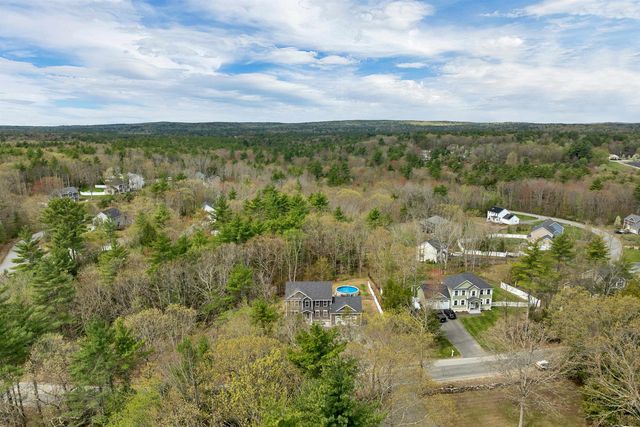 17 Blueberry Hill Road, Raymond, NH 03077