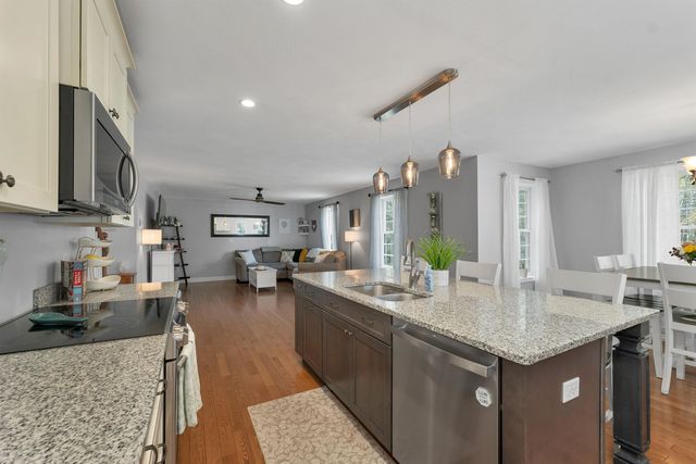 17 Blueberry Hill Road, Raymond, NH 03077