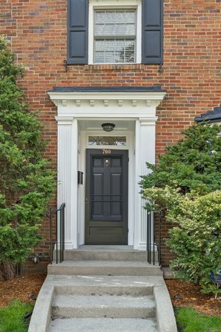 700 Kent Road, Kenilworth, IL 60043