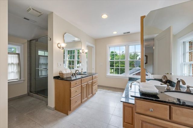 700 Kent Road, Kenilworth, IL 60043