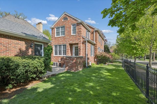 700 Kent Road, Kenilworth, IL 60043
