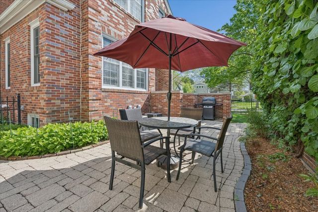 700 Kent Road, Kenilworth, IL 60043