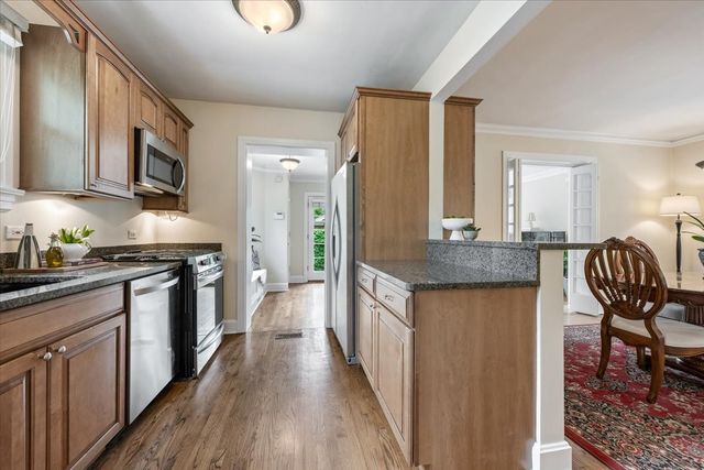 700 Kent Road, Kenilworth, IL 60043