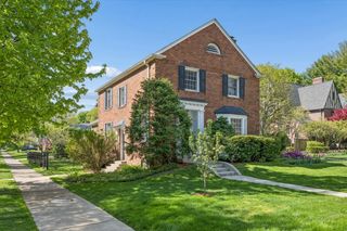 700 Kent Road, Kenilworth, IL 60043