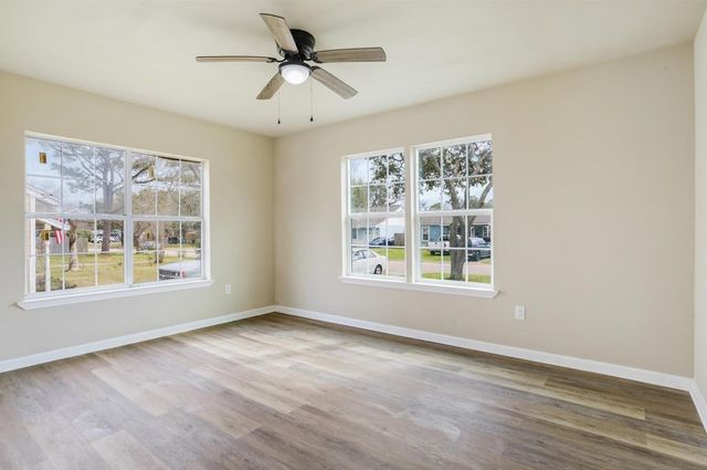 1120 17th Ave North, Texas City, TX 77590