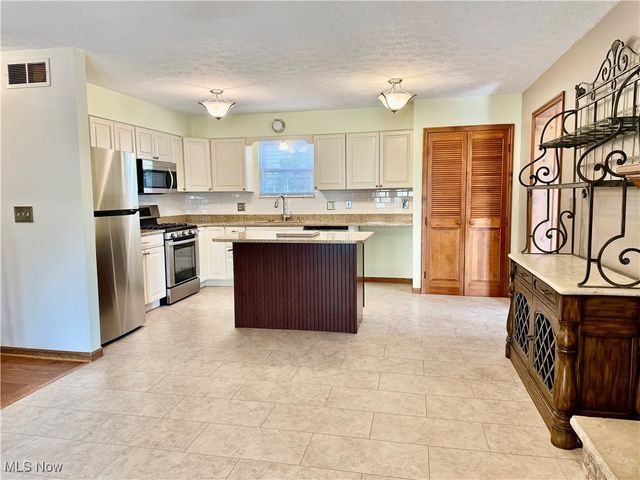 4004 Powell Street, Parkersburg, WV 26104