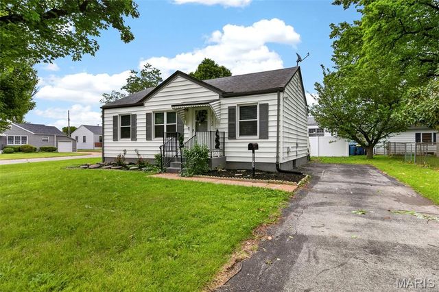 10732 Saint Francis Lane, St Ann, MO 63074