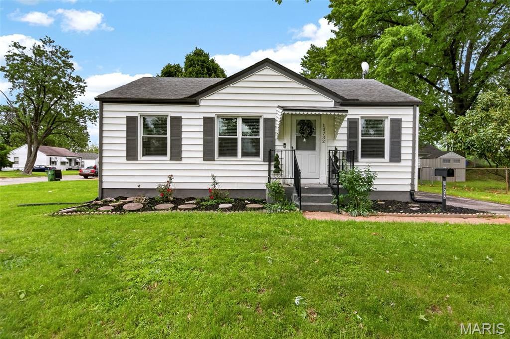 10732 Saint Francis Lane, St Ann, MO 63074