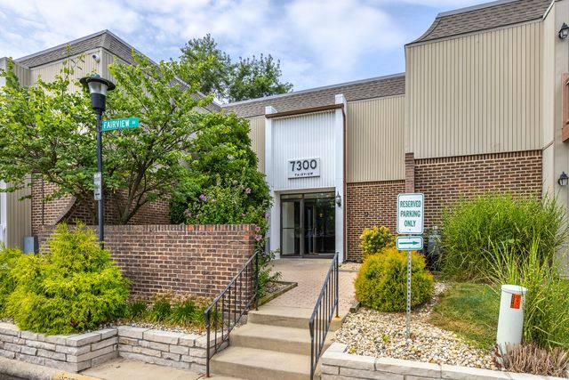 7300 Fairview Avenue 206, Downers Grove, IL 60516