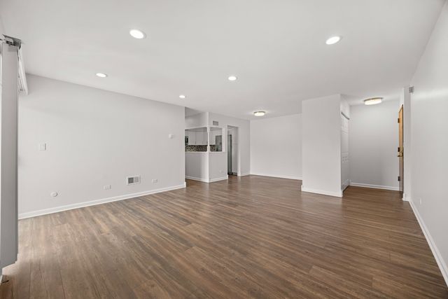 7300 Fairview Avenue 206, Downers Grove, IL 60516