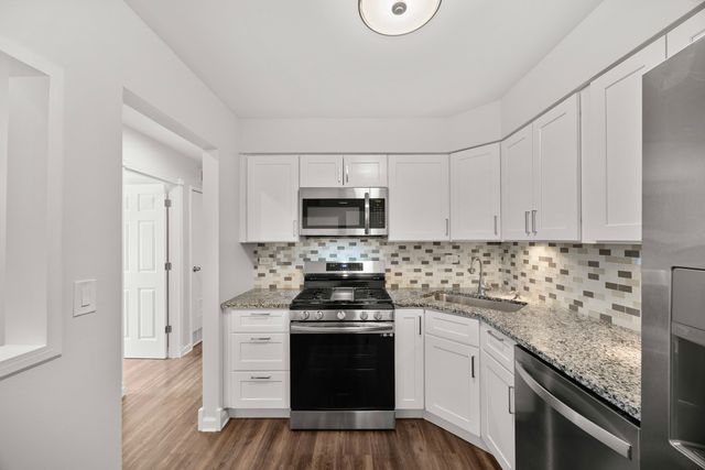 7300 Fairview Avenue 206, Downers Grove, IL 60516